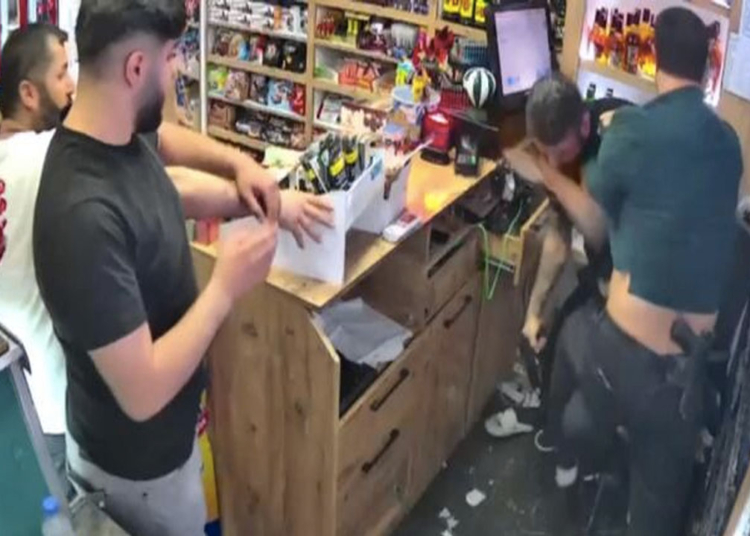 Esenyurt'ta öldürülen gencin babası konuştu: Kan davası söz konusu değil 1 Esenyurt’ta öldürülen gencin babası konuştu: Kan davası söz konusu değil