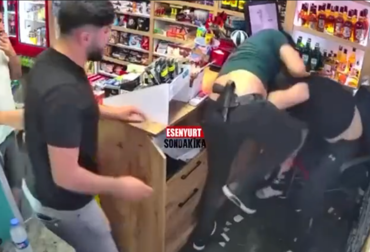 Türkiye’yi sarsan tekel cinayetinde aile, 3 milyona şikayetini geri çekti 1 Tekel bayiini basıp iki kişiyi öldürdüler: Saldırganlardan biri yakalandı