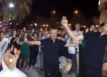 Haluk Levent, depremzede çiftin düğününde çiftetelli oynadı