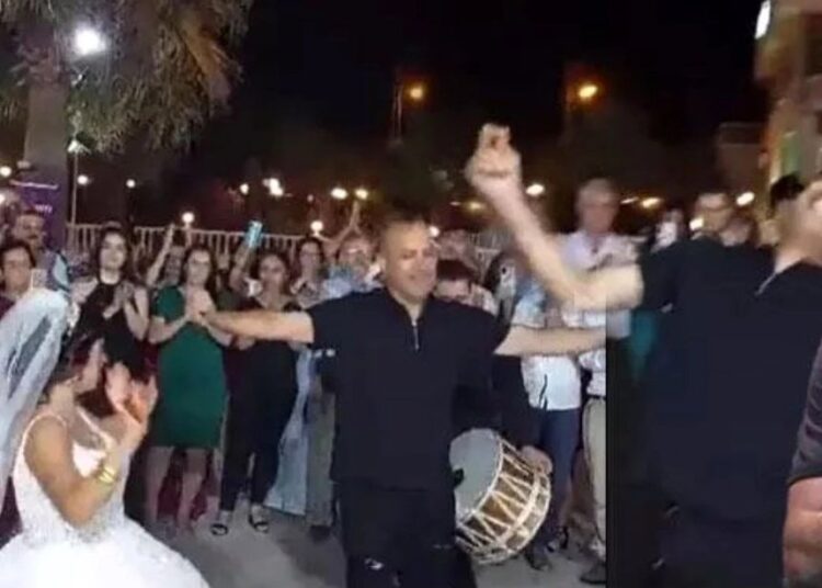 Haluk Levent, depremzede çiftin düğününde çiftetelli oynadı