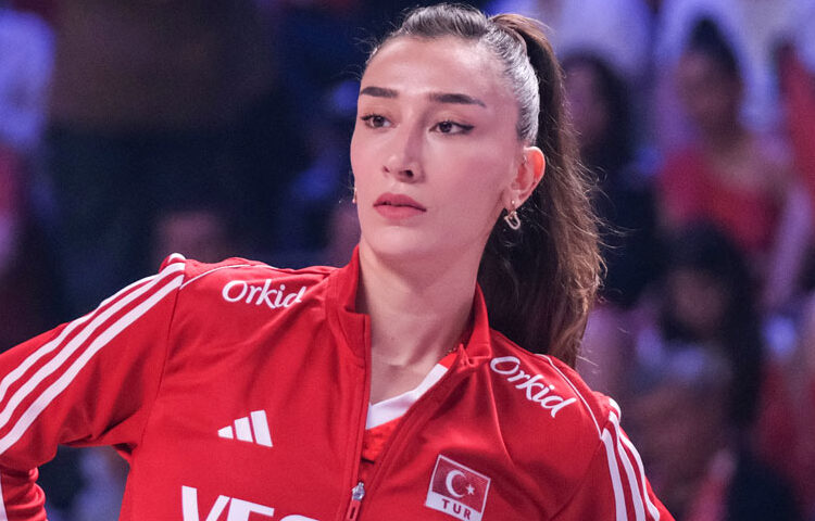 Voleybolcu Hande Baladın’a asitli tehdit