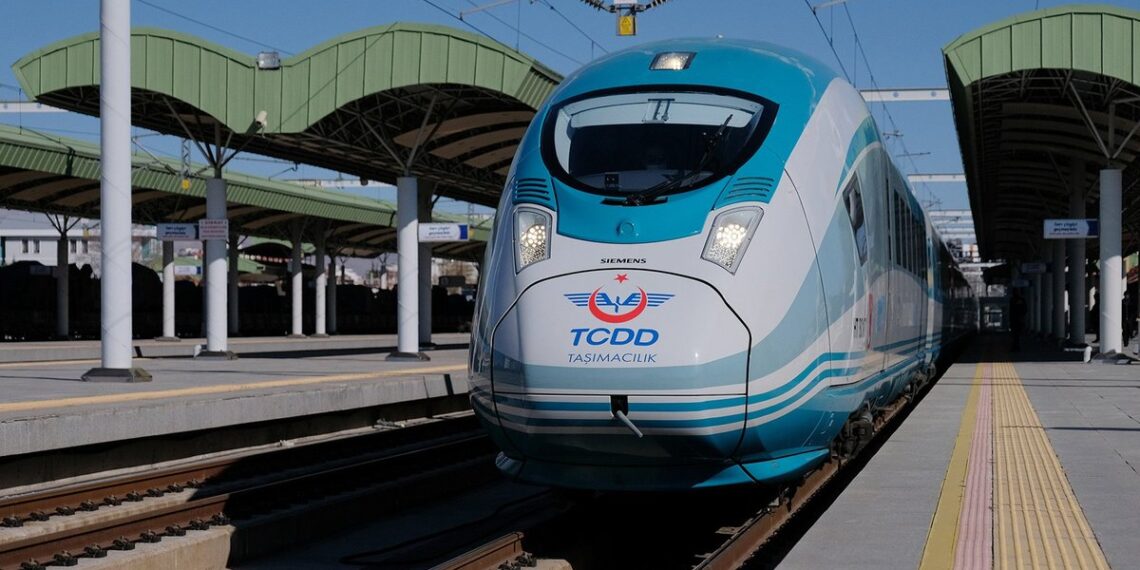 Anasayfa 67 Rönesans Holding’e hızlı tren projesi için 781 milyon euroluk kredi