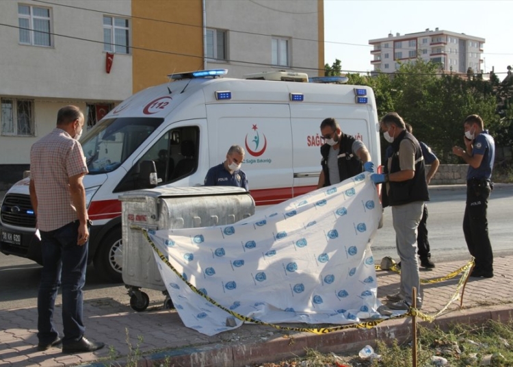 Kayseri'de dehşet: Çöpten ekmek toplayan kadın yeni doğmuş bebek cesedi buldu 1 Kayseri’de dehşet: Çöpten ekmek toplayan kadın yeni doğmuş bebek cesedi buldu