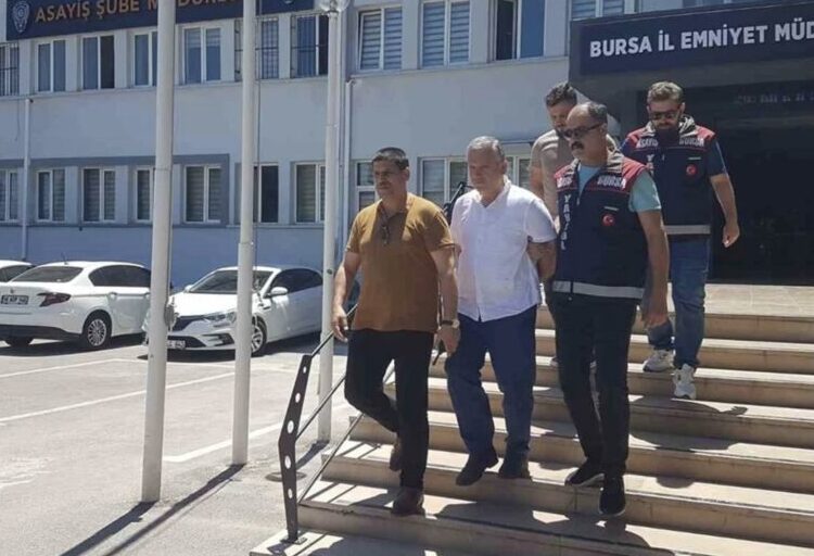 Kurbanlık diye bozuk et ve salam veren babayla oğlu tutuklandı