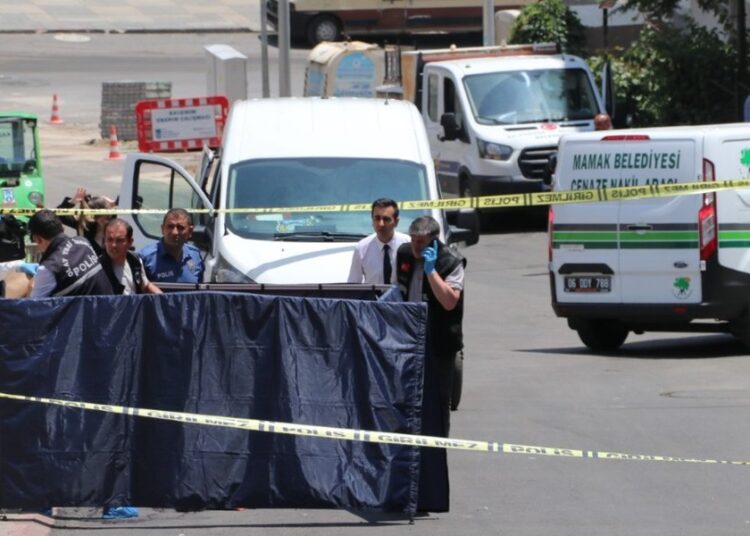 81 yaşındaki erkek 45 yaşındaki karısından şüphelendi: 2 ölü