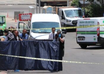 81 yaşındaki erkek 45 yaşındaki karısından şüphelendi: 2 ölü