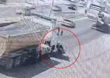 Mersin’de kamyon dehşeti! Karı-koca feci şekilde can verdi