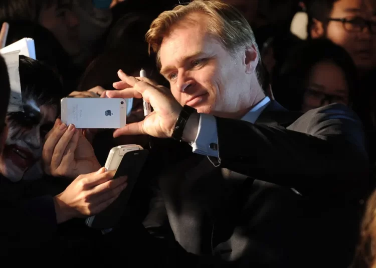 Christopher Nolan: Akıllı telefon taşımıyorum, senaryoları internetsiz bilgisayarda yazıyorum 1 Christopher Nolan: Akıllı telefon taşımıyorum, senaryoları internetsiz bilgisayarda yazıyorum