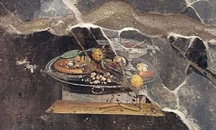 Pizza'nın atası Pompeii kazılarında ortaya çıktı! 1 Pizza’nın atası Pompeii kazılarında ortaya çıktı!