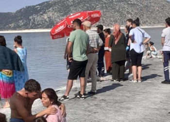 Salda Gölü’ne giren 13 yaşındaki çocuk boğuldu