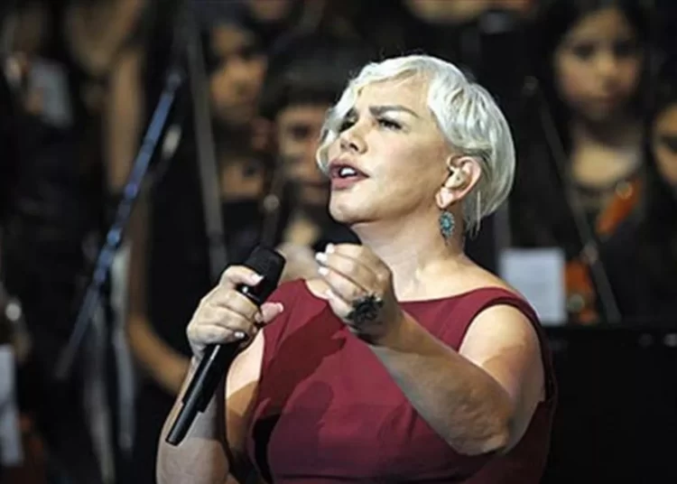 'Saplantılı hayranından' Sezen Aksu'nun evine saldırı 1 ‘Saplantılı hayranından’ Sezen Aksu’nun evine saldırı