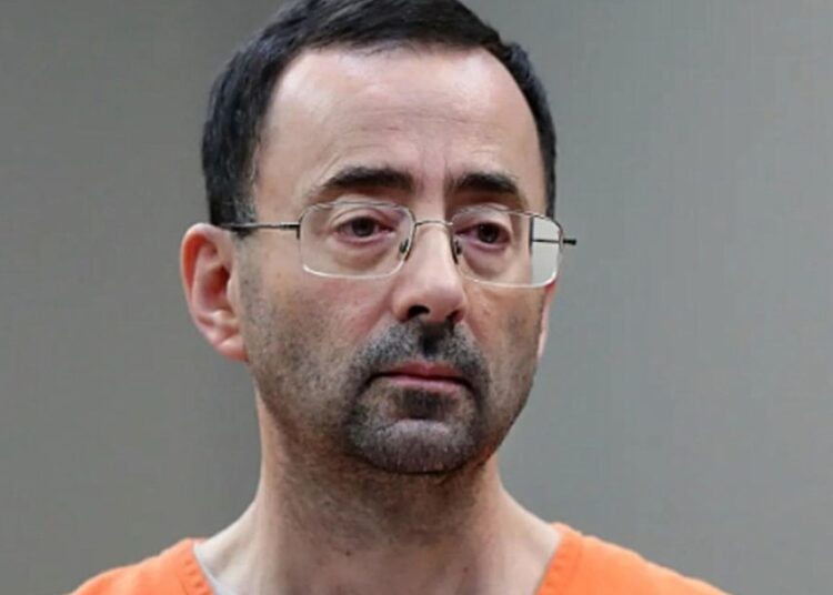 Yüzlerce kadına istismarda bulunan doktor hapishanede bıçaklandı