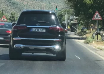 Meşhur plakayla her yerden kaçak geçiyor: Cezasını eski Fenerbahçeli yönetici ödüyor