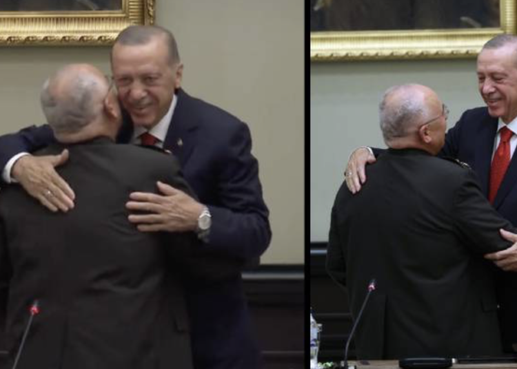 Emekliye ayrılan Orgeneral Avsever’den Erdoğan’a: Size sarılmak istiyorum 1 Emekliye ayrılan Orgeneral Avsever’den Erdoğan’a: Size sarılmak istiyorum