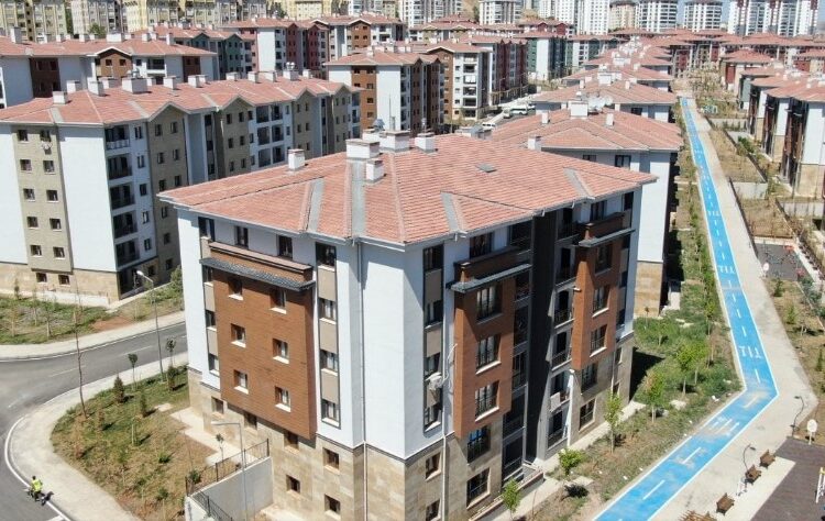 Konut fiyatlarında yüzde 96 artış: Ev sahibi olmak hayal oldu 1 Konut fiyatlarında yüzde 96 artış: Ev sahibi olmak hayal oldu