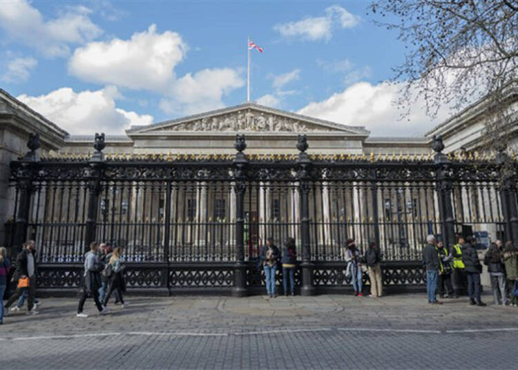 British Museum'daki birçok eserin kaybolduğu, çalındığı ya da zarar gördüğü belirlendi 1 British Museum’daki birçok eserin kaybolduğu, çalındığı ya da zarar gördüğü belirlendi