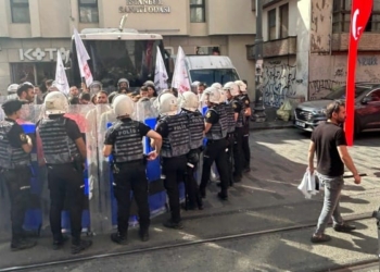 Haklarını arayan öğretmenleri polis engelledi: 30 kişi gözaltına alındı
