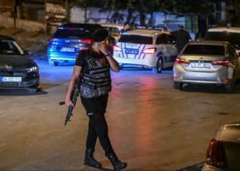 İstanbul’da uyuşturucu operasyonunda çatışma: Bir polis şehit 8 İstanbul’da uyuşturucu operasyonunda çatışma: Bir polis şehit