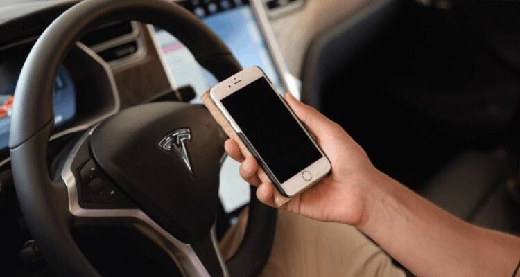 iPhone’dan Tesla araçlarını kontrol etmek mümkün olacak