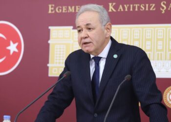 İYİ Parti kurucusu Aydın Adnan Sezgin partisinden istifa etti