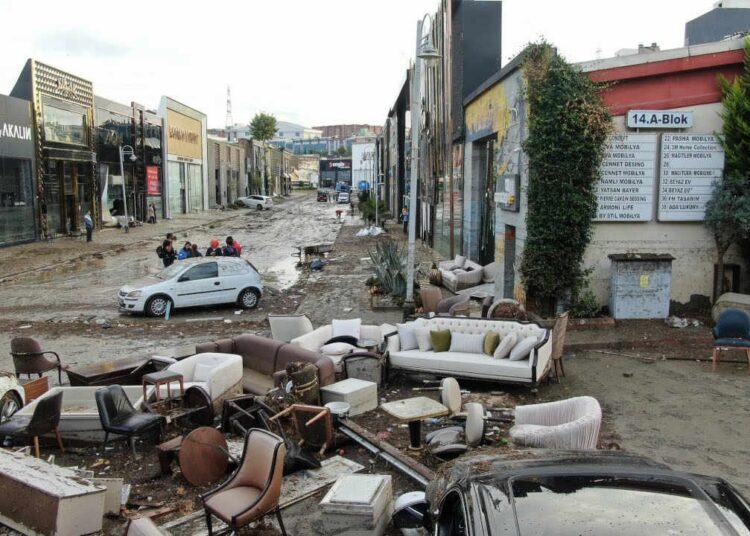 İstanbul'da sel ve su baskınları: Ölenlerin isimleri açıklandı 1 İstanbul’da sel ve su baskınları: Ölenlerin isimleri açıklandı