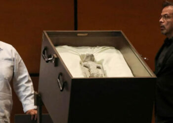 Meksika meclisinde ‘uzaylı’ olduğu iddia edilen iki beden sergilendi