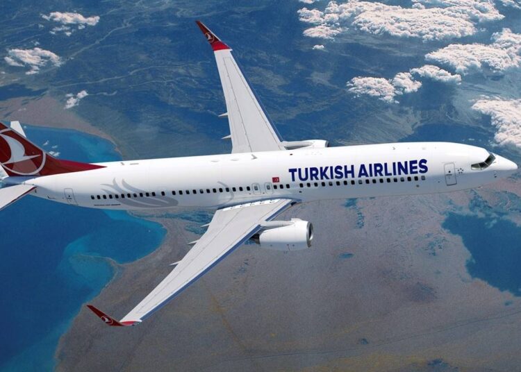 Yıldırımın isabet ettiği Diyarbakır uçağı geri döndü 1 Yıldırımın isabet ettiği Diyarbakır uçağı geri döndü