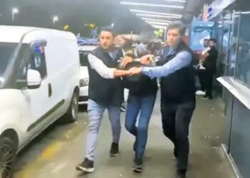 Camide alkol kullandığını gösteren fotoğraf paylaşan şüpheli yakalandı 3 Camide alkol kullandığını gösteren fotoğraf paylaşan şüpheli yakalandı