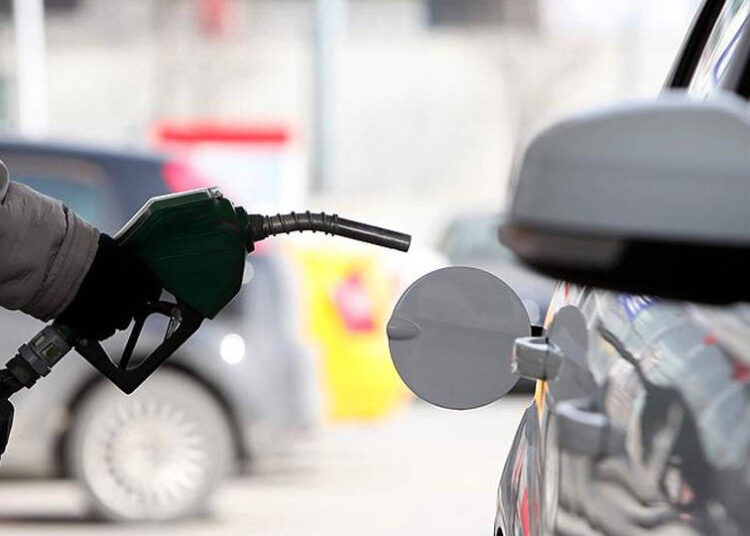 Motorinin ardından bir zam da benzine 1 Motorinin ardından bir zam da benzine