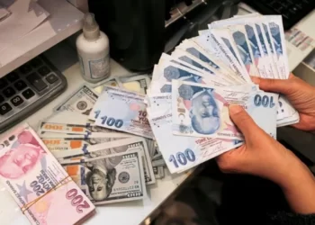 Dolar ve euro yatay seyirde