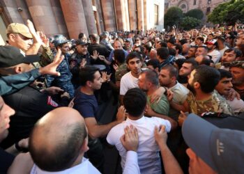 Azerbaycan’ın Karabağ operasyonu sonrası Ermenistan karıştı