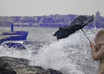 AKOM uyardı; mecbur kalmadıkça trafiğe çıkmayın