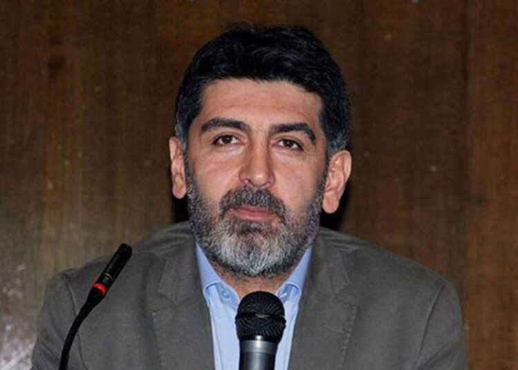Levent Gültekin hakkında 'cumhurbaşkanına hakaret'ten: 4 yıl 8 aya kadar hapsi isteniyor 1 Levent Gültekin hakkında ‘cumhurbaşkanına hakaret’ten: 4 yıl 8 aya kadar hapsi isteniyor