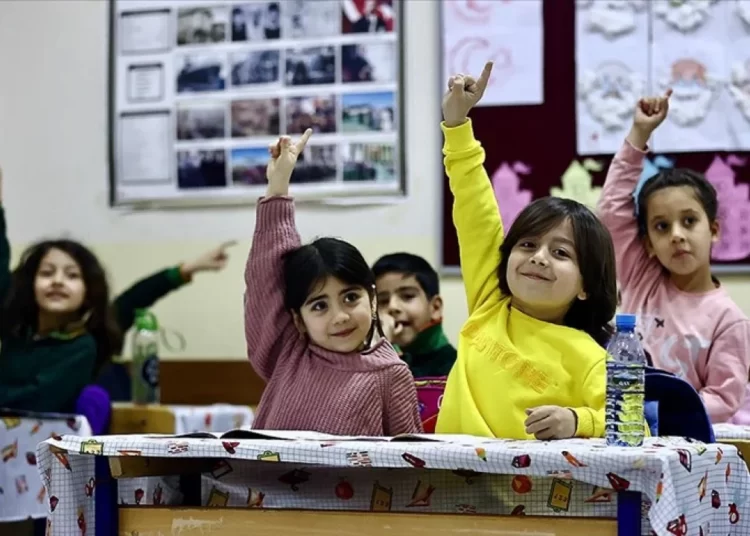 Okullar açıldı, 20 milyon öğrenci dersbaşı yaptı 1 Okullar açıldı, 20 milyon öğrenci dersbaşı yaptı