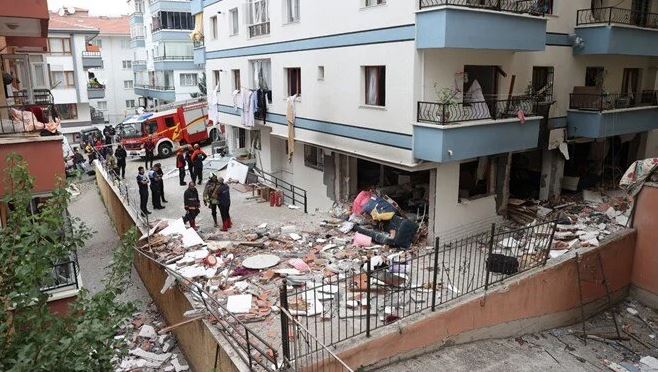 Ankara'da 6 katlı binada doğalgaz patlaması: 1 kişi hayatını kaybetti 1 Ankara’da 6 katlı binada doğalgaz patlaması: 1 kişi hayatını kaybetti