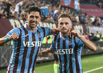 Trabzonspor, Beşiktaş'ı 3 golle yıktı 8 Trabzonspor, Beşiktaş’ı 3 golle yıktı