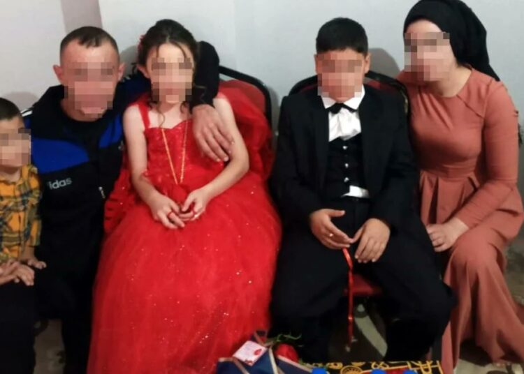8 ve 9 yaşındaki çocukları 'nişanlandıran' anne ve babalar gözaltında 1 8 ve 9 yaşındaki çocukları ‘nişanlandıran’ anne ve babalar gözaltında