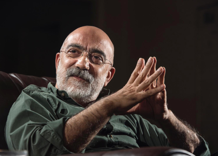 Ahmet Altan yazdı: Kötü yöneticilerin geri bıraktırdığı ülkelerde yaşayan yazarlar... 1 Ahmet Altan yazdı: Kötü yöneticilerin geri bıraktırdığı ülkelerde yaşayan yazarlar…