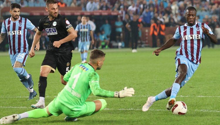 Abdullah Avcı, Trabzonspor'daki yeni dönemine galibiyetle başladı 1 Abdullah Avcı, Trabzonspor’daki yeni dönemine galibiyetle başladı