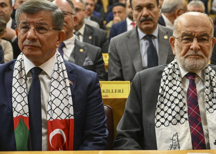Davutoğlu: İsrail büyükelçisi derhal Türkiye'den gönderilmelidir 1 Davutoğlu: İsrail büyükelçisi derhal Türkiye’den gönderilmelidir