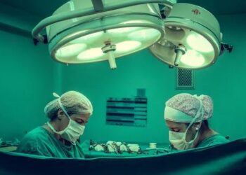 İddia: Beyin cerrahı ameliyata temizlik görevlisini soktu