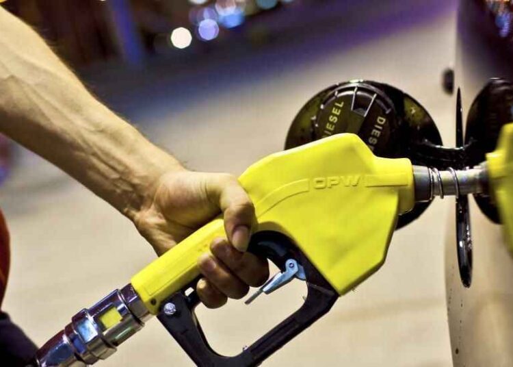 Akaryakıta bir indirim daha geliyor: Benzin fiyatı düşecek 1 Akaryakıta bir indirim daha geliyor: Benzin fiyatı düşecek