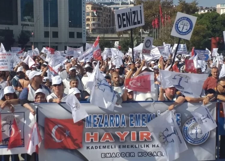 Hükümetin yeni planı: Emeklilik yaşı daha da yükselecek, aylıklar düşecek 1 Hükümetin yeni planı: Emeklilik yaşı daha da yükselecek, aylıklar düşecek