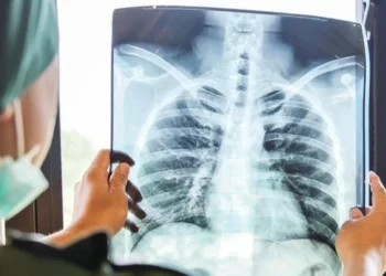 Eris varyantı uyarısı: Üç gün sonunda geçmeyen ateş, öksürük, sırt ağrısı varsa mutlaka hastaneye gidin