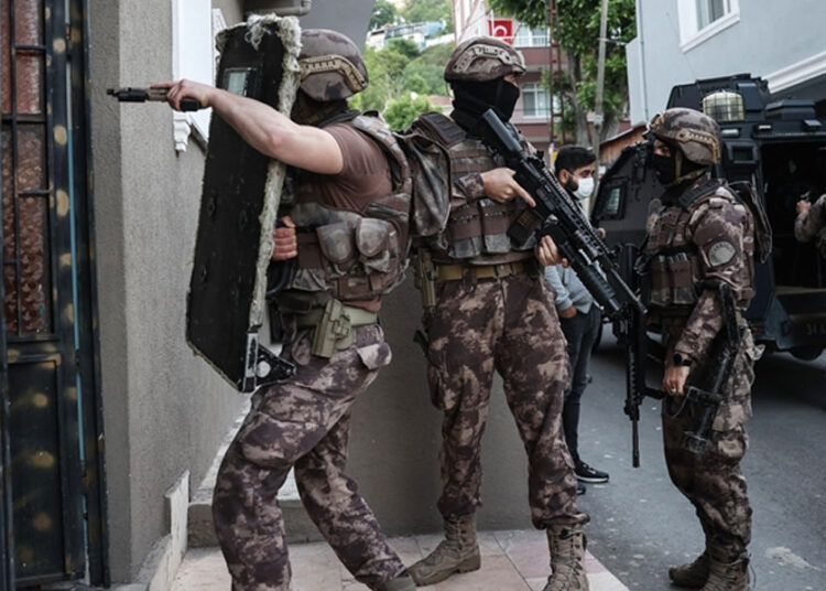 64 ilde ‘suç örgütü’ operasyonu: 928 gözaltı 1 64 ilde ‘suç örgütü’ operasyonu: 928 gözaltı