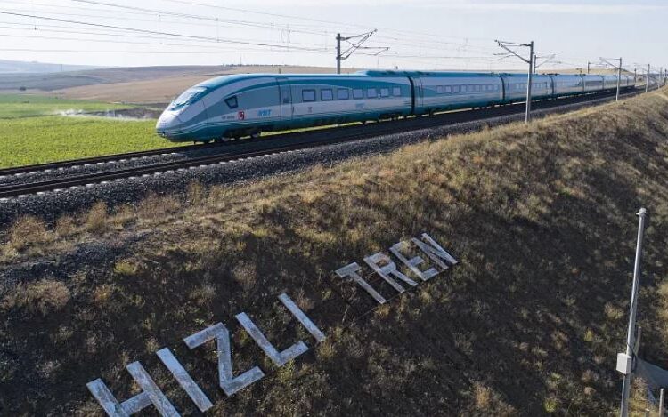 Ankara’da test aşamasındaki yüksek hızlı tren raydan çıktı: 4 çalışan yaralandı