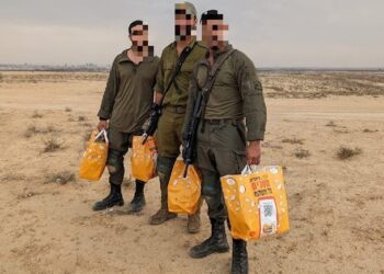 McDonald’s İsrail askerlerine bedava hamburger dağıtıyor