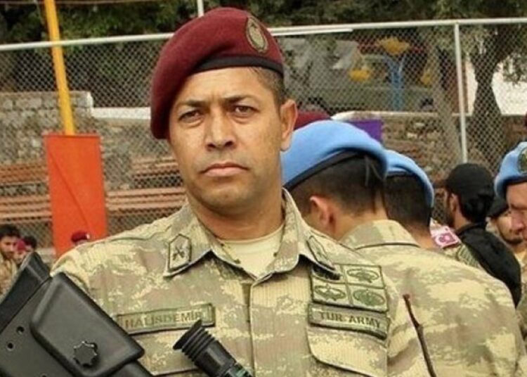 AK Parti’li ve MHP’li üyeler, Ömer Halisdemir’in adını caddeden kaldırdı 1 AK Parti’li ve MHP’li üyeler, Ömer Halisdemir’in adını caddeden kaldırdı