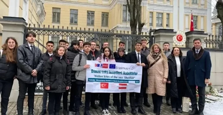 Erasmus paralarına da çöktüler: Letonya’da parasız kalan öğrenciler işe girdi 1 Erasmus paralarına da çöktüler: Letonya’da parasız kalan öğrenciler işe girdi