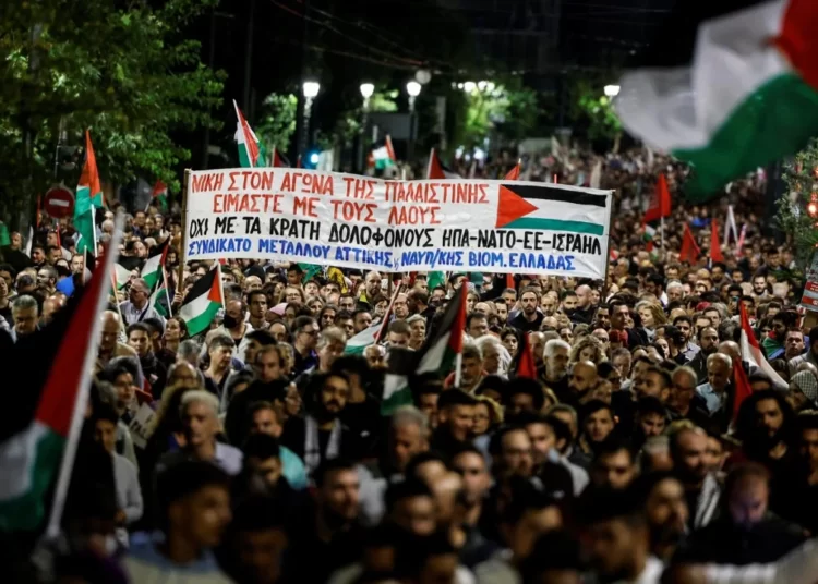 Yunanistan'da binlerce solcu 'Özgür Filistin' için sokağa indi 1 Yunanistan’da binlerce solcu ‘Özgür Filistin’ için sokağa indi